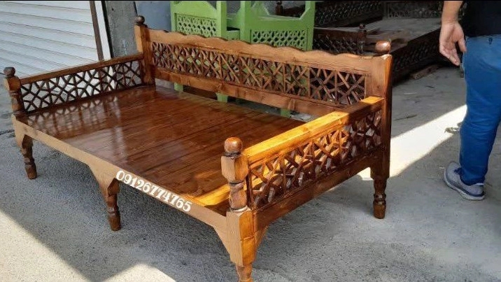 تولید تخت سنتی با چوب تمام روسی