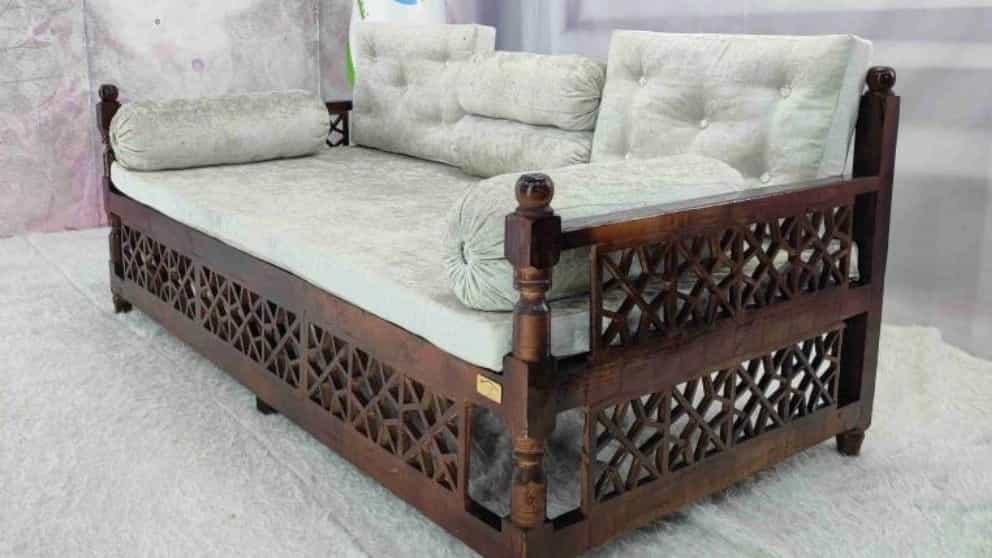 مراقبت از تخت سنتی چوبی