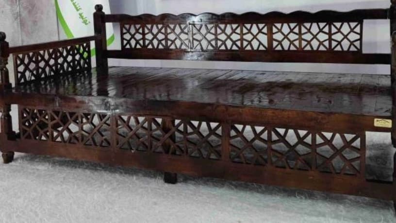 مراقبت از تخت سنتی چوبی